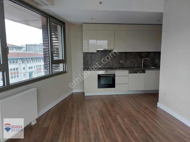 Emine Göktürk,den İnistanbul'da Çift Cepheli Kiralık 2+1