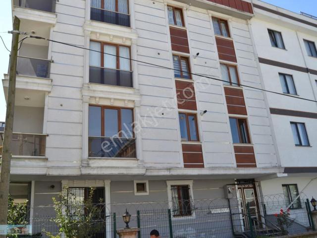 Emiray Dan Balkonlu Ayrı Wc Li Ara Katta 2+1 Kiralık Daire