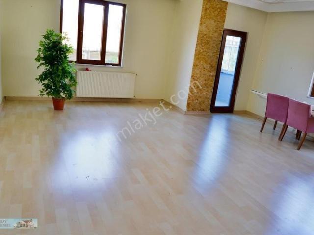 Emiray Dan İkbal Caddesine Paralel Her Katta Tek Daire 150 M2