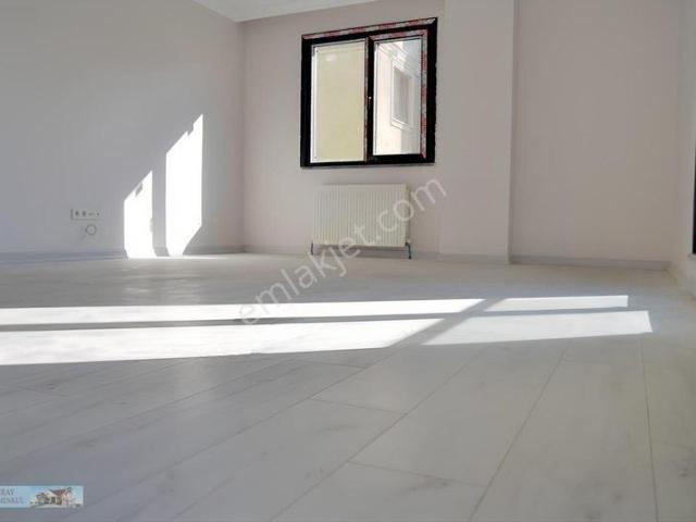 Emiray Dan Taşınmaya Hazır 0 Metroya 4 Dk Mesafede 3+1 150 M2