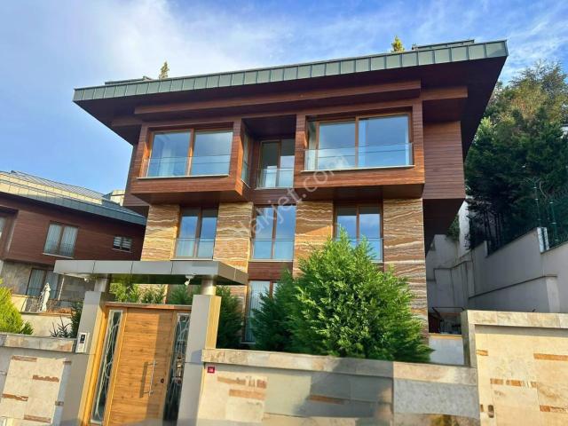 Emirgan, Değirmentepe'de, Geniş Çift Teraslı 3+1 Kiralık Daire