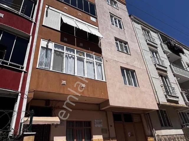 Emirsultan Mahallesinde Satılık 2+1 Daire | Kaçırılmaz Fiyat