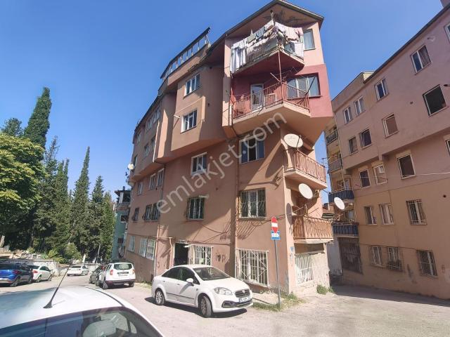 Emirsultan Mahallesinde Satılık 2+1 Daire