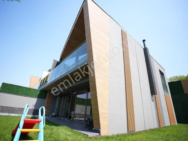 Emlacenter nilüfer Gümüştepede 5+1 Havuzlu, Lüks Satılık Villa!