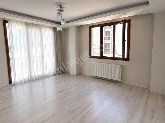 Emlak Uzmanı'ndan Zeytinburnu Gökalp'te 10 Yaşında Satılık Temiz Daire