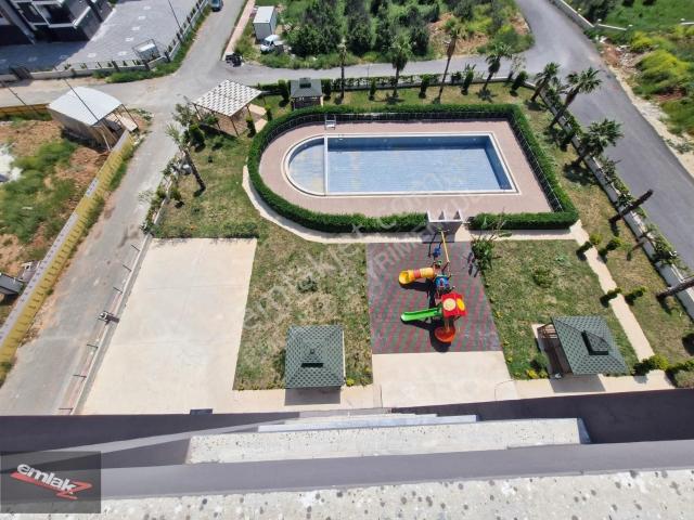 Emlak Z 'den 乂yeni Mahalle'de乂deniz, Şehir Manzaralı乂 4+1 Satılı