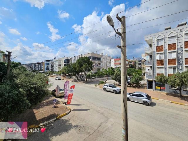 Emlak Aşkı Güvencesiyle Köşe Başı Yol Cepheli Kiralık