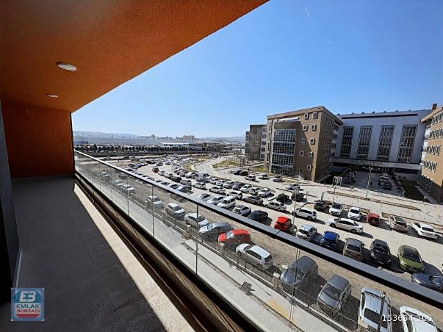 EMLAK BORSASI'NDA,2+1KAPALI OTOPARK2 BANYO GENİŞ BALKON