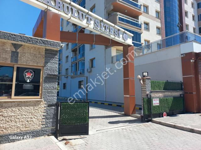 Emlak Buraya Bucanın Gözdesi Yeşilbağlar Mh. Havuzlu Site 3+1