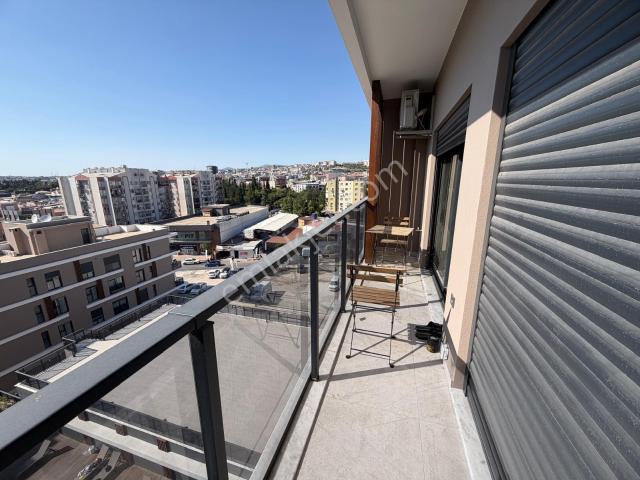 Emlak Buraya/ İzmir Buca Yeni Havuzlu Sitede 1+1 Kiralık Daire