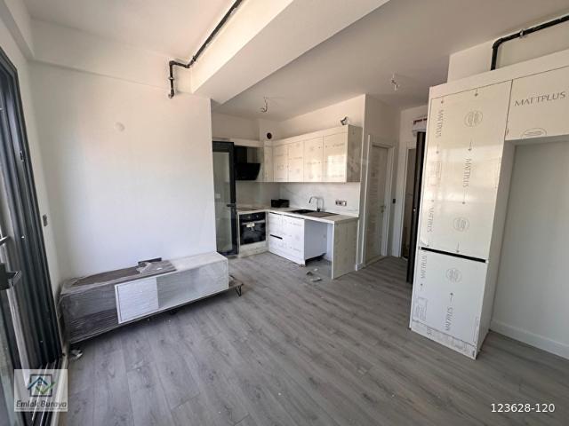 emlak buraya izmir buca yeni havuzlu sitede 1+1 satılık daire