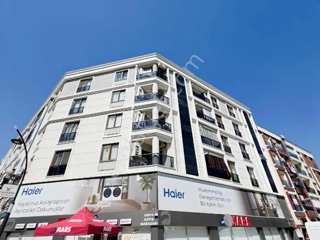 Emlak Center'dan Cadde Üzeri 2+1 Kapalı Mutfak Teraslı Daire