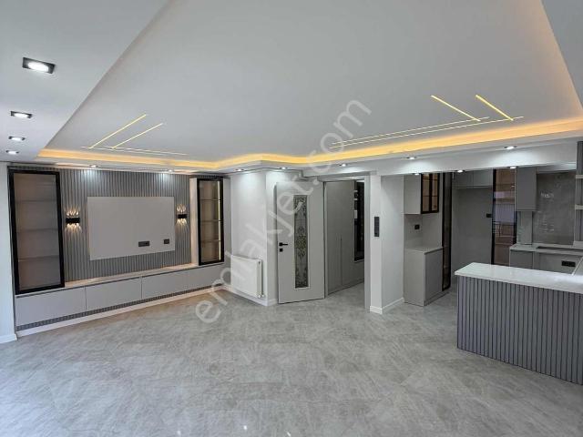 Emlak Center'dan Utku Mah Asansörlü 3+1 Ebeveyn Banyolu Arakat