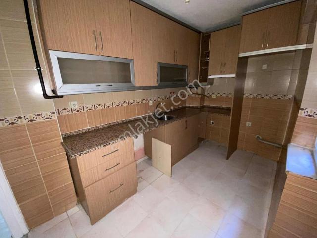 Emlak Center'dan Yeni Mah Satıılık 3+1 Asansörlü Ara Kat Daire