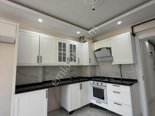Emlak Center'dan Yeni Mahalle'de 1+1 Kiralık Arakat Yeni Bina