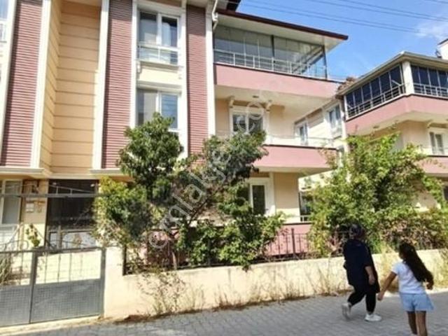 Emlak Centerden Sporkentte Satılık 4+1triblex Villa