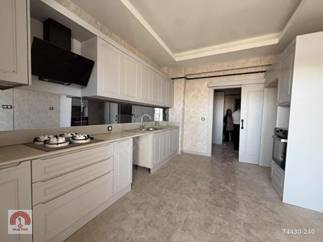 EMLAK DİYARINDAN ABDULHAMİTHANDA SATILIK 3,5+1 SATILIK DAİRE