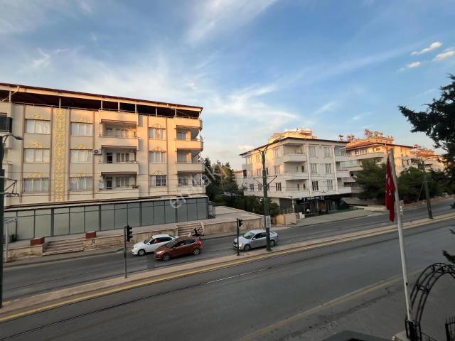 Emlak Diyarından Güvenevlerin En Gözde Konumunda Satılık Daire