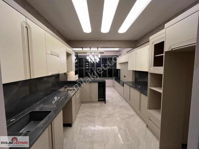 Emlak Diyarından Karataş Merkezde 2.5+1 Satılık Daire