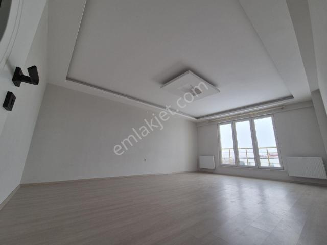 Emlak Dünyası Gym'den Şehir Merkezinde Kiralık Lüks 4+1 Daire