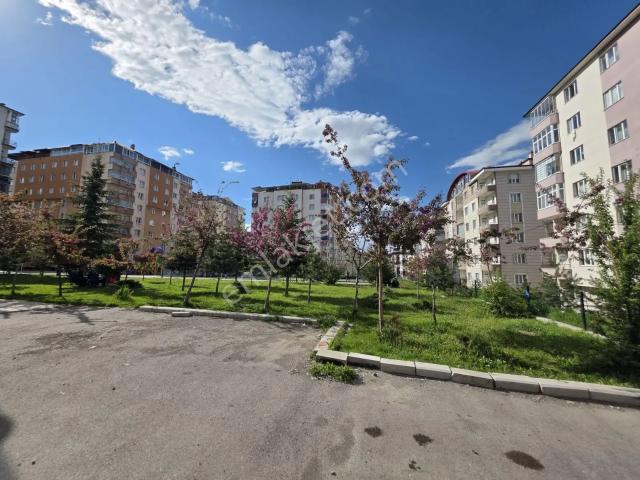 Emlak Dünyası Gym'den Şehir Merkezine Yakın Kiralık 3+1 Daire