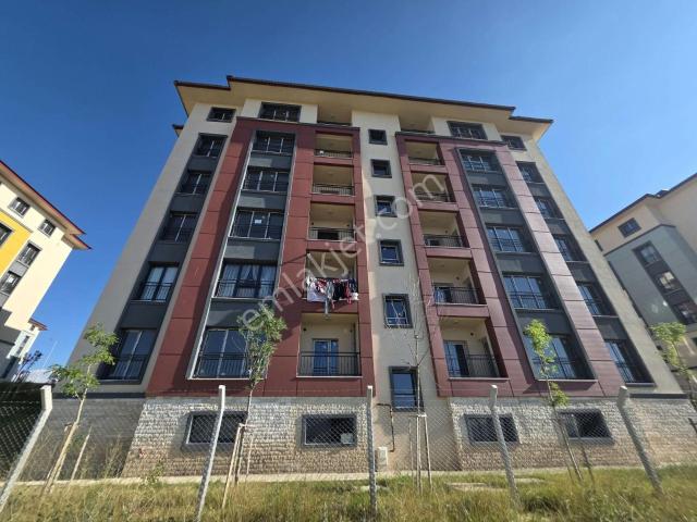 Emlak Dünyası Gym'den Soğuk Çermik Tokiler De Kiralık Daire