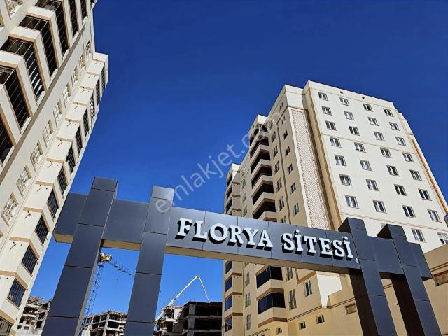 Emlak Dünyası Florya St. Özel Cepheli Satılık 4+1 Daire