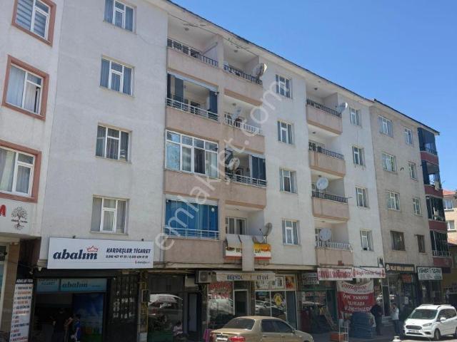 Emlak Dünyasından 5 Yol Da Satılık Ara Kat Daire