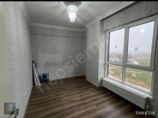 EMLAK DÜNYASI HAVALİMANI KARŞISI ÜNI. YAKINI 2+1 ACİL SATILIK