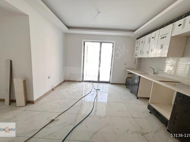 EMLAK ŞEHRİNDEN EBEVEYN BANYOLU & GİYİNME ODALI LÜKS DAİRE