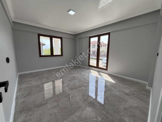 Emlak Evim Çağlayanda Müstakil 2 Katlı Kiralık 3+1 Daire
