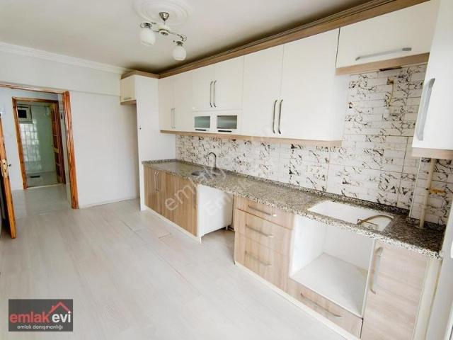 Emlak Evi'nden Asansörlü kombili Kiralık Geniş 3+1 Daire