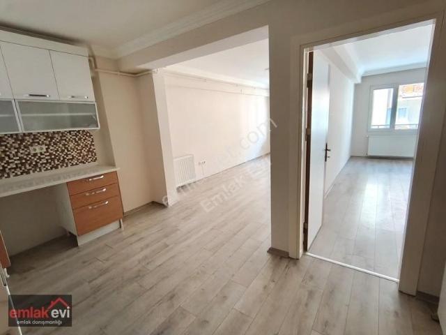 Emlak Evi'nden Geniş Doğalgazlı Kiralık Eşyasız 1+1