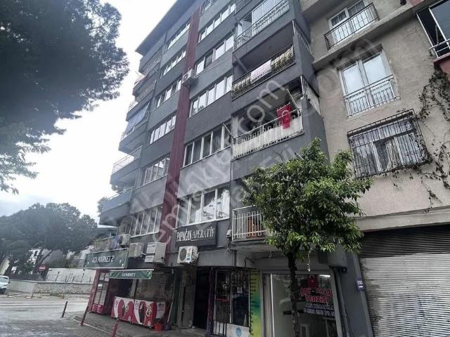 Emlak Evi'nden Kombili Asansörlü Mükemmel Konumlu 2+1 Daire