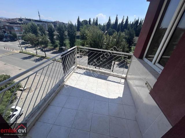 Emlak Evi'nden Kombili Asansörlü 3+1 Ferah Kiralık Daire