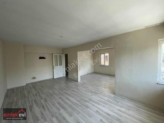 Emlak Evi'nden Site İçinde Doğalgazlı Geniş 2+1 Kiralık Daire