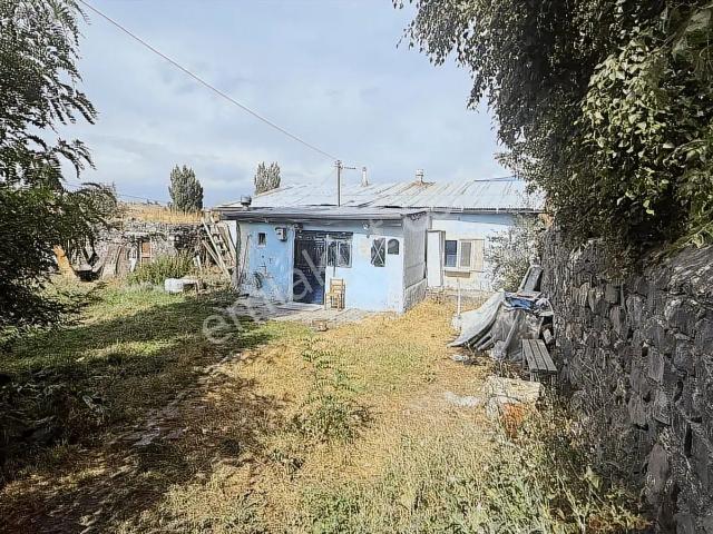 Emlak Kılavuzu By Sadik'ten Satılık Bahçeli Müstakil Ev 244 M2