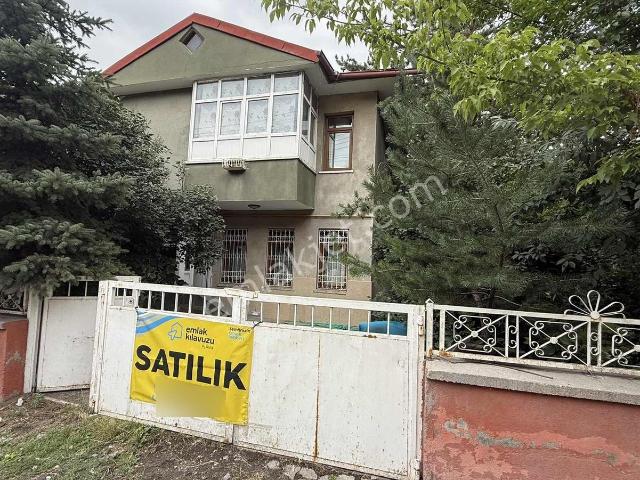 Emlak Kılavuzu By Sadik'ten Satılık Site İçerisinde Villa