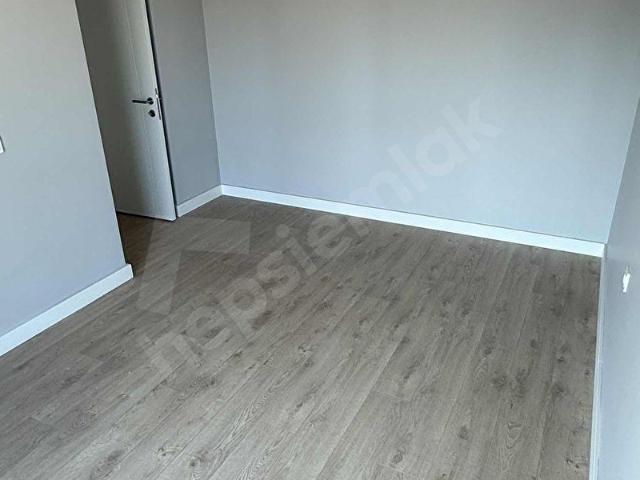 Emlak Konut 6.Etap Köşe 2+1 Önü Açık Kiralık Yüksek Kat