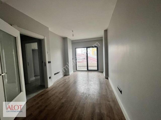 Emlak Konut 2+1 Cadde Üstü Kiralık Daire