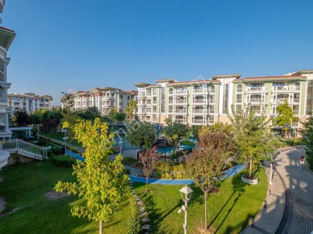 Emlak Konut Florya Evleri'nde Teraslı 4.5+1 Lüks Satılık Daire