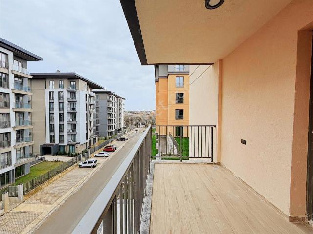 Emlak Konut Çınarköy Evleri'nde | 220 M² | 4+1 | Geniş Plan