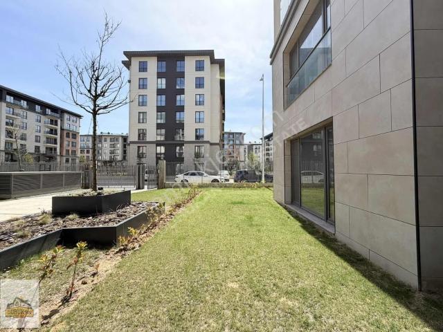 Emlak Konut Çınarköy Evleri'nde 5+1 232 M² | Açık Cephe |bahçeli