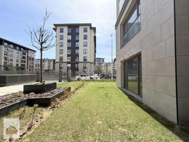 Emlak Konut Çınarköy Evleri'nde 5+1 232 M² | Açık Cephe |bahçeli