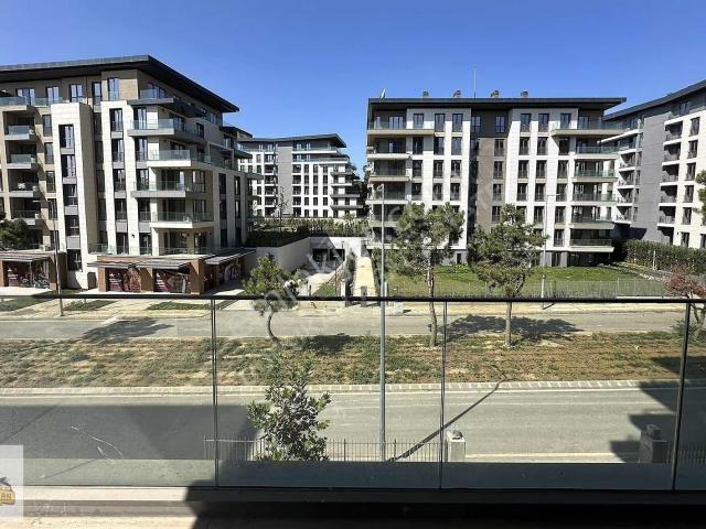 Emlak Konut Çınarköy'de 3+1, 120 M² Net, Peyzaj Manzaralı Daire