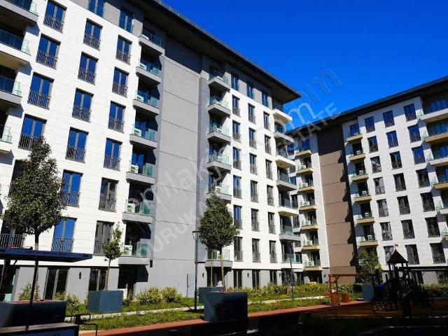 Emlak Konut Çınarköy'de Satılık 3+1, 180m² Geniş Daire