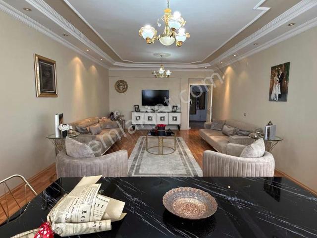 Emlak Plus'tan Merkez'de 5+1 Fırsat Daire