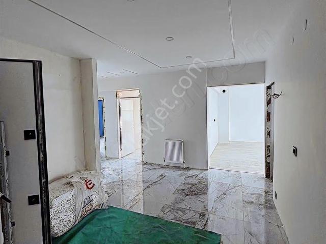 Emlak Plus'tan Cadde Üzeri Prestijli Lokasyon 4+1 Satılık Daire