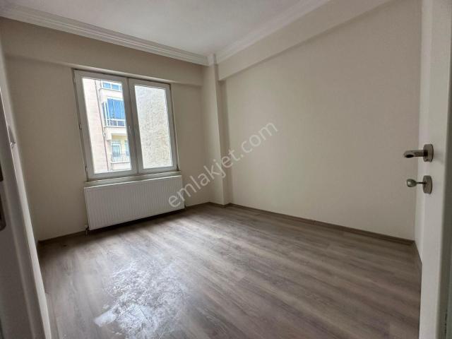Emlaknomi'den Abbas Mahallesi Satılık 1+1 Apart Daire Merkezi Konum
