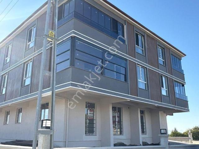 Emlaknomi'den Aydınlar'da 2+1 Son Kat Kiralık Daire 107643